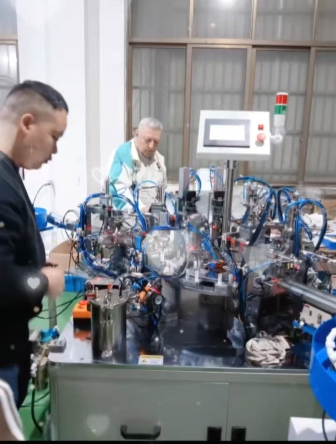 Clientes de Egipto vienen a visitar nuestra fábrica.